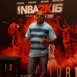 Rob Jones, productor de 'NBA2K16', durante la presentación del videojuego.