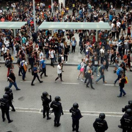 Concentració a la terminal T1 de l'aeroport de Barcelona. EFE/Toni Albir
