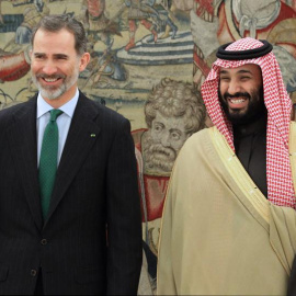 El rey Felipe recibe al príncipe heredero saudí, Mohamed bin Salmán, hoy en el Palacio de la Zarzuela. EFE