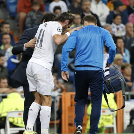 Gareth Bale se retira lesionado en el encuentro de Champions contra el Shakhtar Donetsk. /EFE