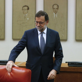 El jefe del Gobierno en funciones, Mariano Rajoy, a su llegada a la reunión que ha mantenido en el Congreso con los diputados del PP. EFE/Juan Carlos Hidalgo