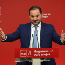 El secretario de Organización del PSOE, José Luis Ábalos, durante a rueda de prensa ofrecida hoy en la sede socialista de la calle Ferraz sobre la actualidad política. EFE/ J.J.Guillen