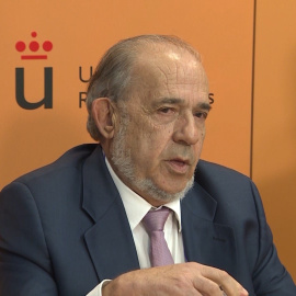 El catedrático Enrique Álvarez Conde durante una rueda de prensa. EUROPA PRESS