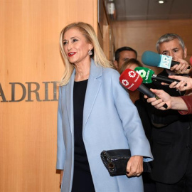 Cifuentes llega a la Asamblea para comparecer en la comisión de universidades. / EFE