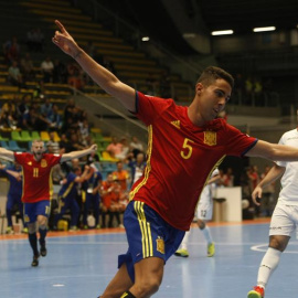 El jugador español Aicardo celebra su gol ante Irán en el estreno en el Mundial de fútbol sala. /EFE