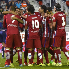 Los jugadores del Atlético celebran uno de los goles anotados ante el Eibar. - EFE