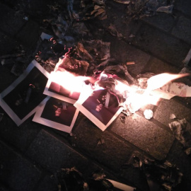 Fotos del rey de España quemadas durante la manifestación de la CUP durante la Diada. Twitter
