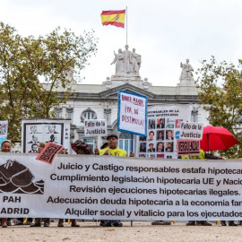 Plataforma de Afectados por la Hipoteca frente al Tribunal Supremo | EFE/ Rodrigo Jimenez