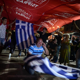 Seguidores de Syriza celebran la victoria de la formación de Tsipras en el centro de Atenas. - AFP