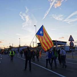 Una imatge de la Marxa per la Llibertat que ha sortit de Tarragona i ha reunit milers de persones. QUERALT CASTILLO.