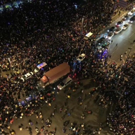 Miles de personas seguían en el muelle de Bund, tras la estampida. AFP