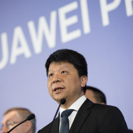 El presidente rotativo de Huawei, Guo Ping, durante una conferencia de prensa este jueves en China. EFE