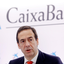El consejero delegado de CaixaBank, Gonzalo Gortázar, durante la presentación de los resultados del primer trimestre realizada en València. EFE/ Kai Försterling