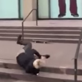 Justin Bieber se come el bordillo al intentar hacer skate y otros vídeos de la semana.