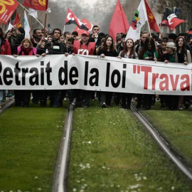 Una manifestación de sindicatos y estudiantes contra la reforma laboral en Estrasburgo, Francia.- AFP