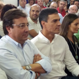 Guillermo Fernández Vara y Pedro Sánchez. EUROPA PRESS