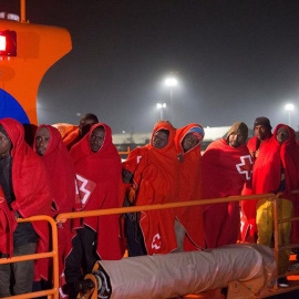 Imagen de otro rescate reciente, en el puerto de Motril. EFE/Miguel Paquet