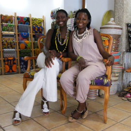 Tida y Aminata Coly, Impulsoras del primer festival africano de El Escorial, Colores del Mundo. MARÍA JOSÉ CARMONA/MARTA SAIZ