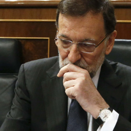 El presidente del Gobierno, Mariano Rajoy, en su escaño del Congreso. Archivo EFE