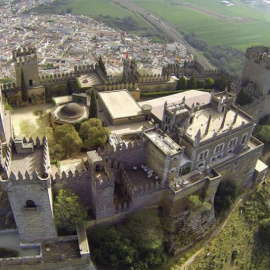 Vista aérea del castillo de Almodóvar del Río.- RAFA ALCAIDE/EFE