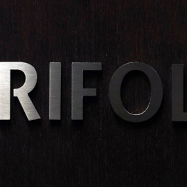 El logo de Grifols durante una reunión de la junta de accionistas en la sede de la compañía en Sant Cugat del Valles. REUTERS/Albert Gea