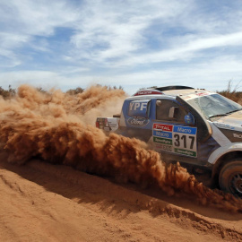 El piloto argentino Federico Villagra, durante la etapa de este lunes. REUTERS/Jean-Paul Pelissier