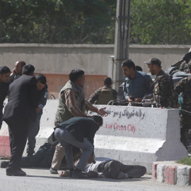 Imagen de heridos tras el ataque en Kabul. REUTERS