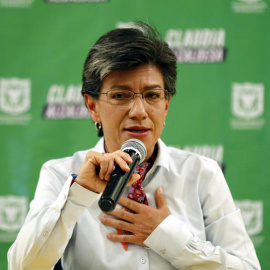 28/10/2019.- La alcaldesa electa de Bogotá, Claudia López, habla este lunes durante una rueda de prensa en Bogotá (Colombia). EFE/Mauricio Dueñas Castañeda
