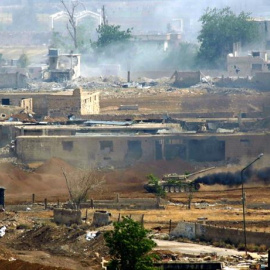 Tanque del ejército sirio durante la operación en las áreas controladas por el Estado Islámico. EFE