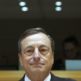 El presidente del BCE,  Mario Draghi, durante su intervención en la Comisión de Asuntos Económicos y Monetarios del Parlamento Europeo. REUTERS/Yves Herman