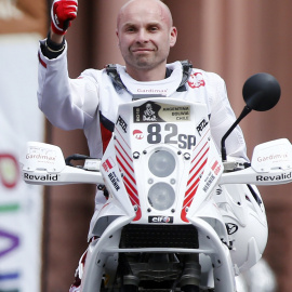 El piloto poloca Michal Hernik durante la presentación del Dakar. /REUTERS