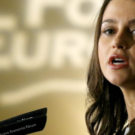 La candidata a la presidencia de la Generalitat de Ciudadanos, Inés Arrimadas, durante su participación oy en el desayuno informativo Tribuna Fórum Europa. EFE/Sergio Barrenechea
