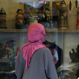 Un instituto de Valencia no permite entrar a clase a una alumna musulmana con pañuelo. MICHAELA REHLE/REUTERS