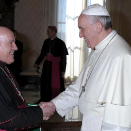 El arzobispo de Zaragoza, monseñor Vicente Jiménez, saluda al Papa Francisco. - ARCHIDIÓCESIS DE ZARAGOZA