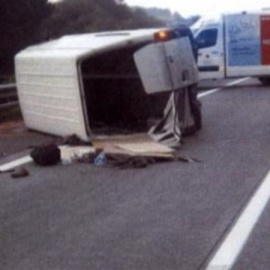 La Guardia civil ha tenido un hombre que abandonó a 34 inmigrantes en una furgoneta tras un accidente de tráfico en Austria en 2015. GUARDIA CIVIL