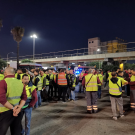 Transportistes en vaga bloquegen els accesos al port d Barcelona i la Zona Franca. CCOO