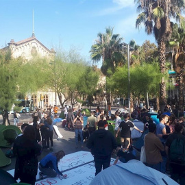 Estudiantes inician una acampada indefinida en plaza Universitat de Barcelona contra la "represión". EUROPA PRESS