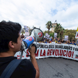 Casi medio millar de estudiantes, la mayoría alumnos de secundaria y bachillerato, se han manifestado en Barcelona. - EFE