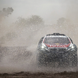 Sainz, durante la etapa del martes. REUTERS/Felipe Dana