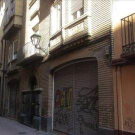 Los trasteros que el banco alquilaba como viviendas se encuentran en esta calle del barrio zaragozano de El Gancho.