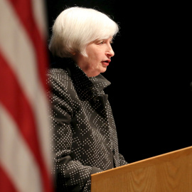 La presidenta de la Reserva Federal de EEUU, Janet Yellen, ensu intervención en la Universidad de Massachusetts. REUTERS/Mary Schwalm