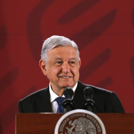 01/11/2019.- El presidente de México, Andrés Manuel López Obrador, sonríe este viernes durante su conferencia de prensa matutina, en Palacio Nacional, en Ciudad de México (México). El mandatario justificó este viernes haber revelado el nomb