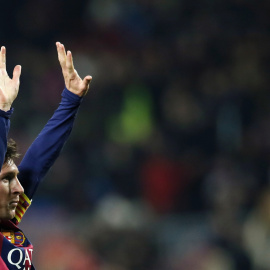 Lionel Messi celebra uno de sus goles contra el Elche, en el partido de Copa disputado en el Nou Camp. REUTERS/Albert Gea