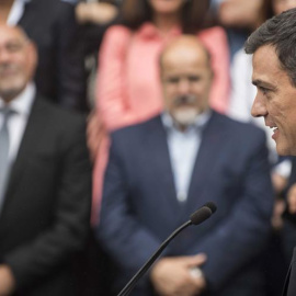 El secretario general del PSOE, Pedro Sánchez, durante un acto de campaña celebrado por los socialistas vasco hoy en Gernika para apoyar la candidatura a lehendakari de Idoia Mendia. EFE/Miguel Toña