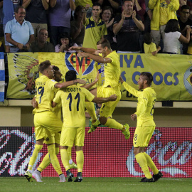 Los jugadores del Villarreal celebran el gol de Baptistao al Atlético. REUTERS/Heino Kalis