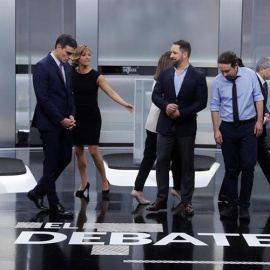 Los candidatos a la presidencia del Gobierno, momentos antes de empezar el debate. (JUAN CARLOS HIDALGO | EFE)