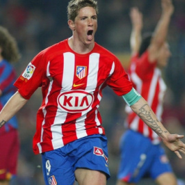 Uno de los goles que marcó Torres en el Camp Nou su anterior etapa en el Atlético. /EFE