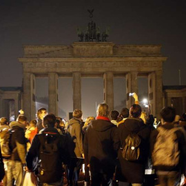 La Puerta de Brandeburgo durante la Hora del Planeta en 2014./Reuters