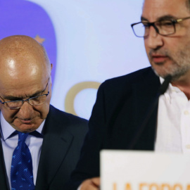 El candidato de UDC, Ramón Espadaler, junto al dirigente Josep Antoni Duran i Lleida, durante la rueda de prensa ofrecida para valorar los resultados de la formación tras las elecciones catalanas. EFE/Susanna Sáez