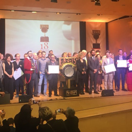 Foto de família dels guardonats en la gala dels 18 Premis Ràdio Associació de Catalunya. | @RadioAssociacio